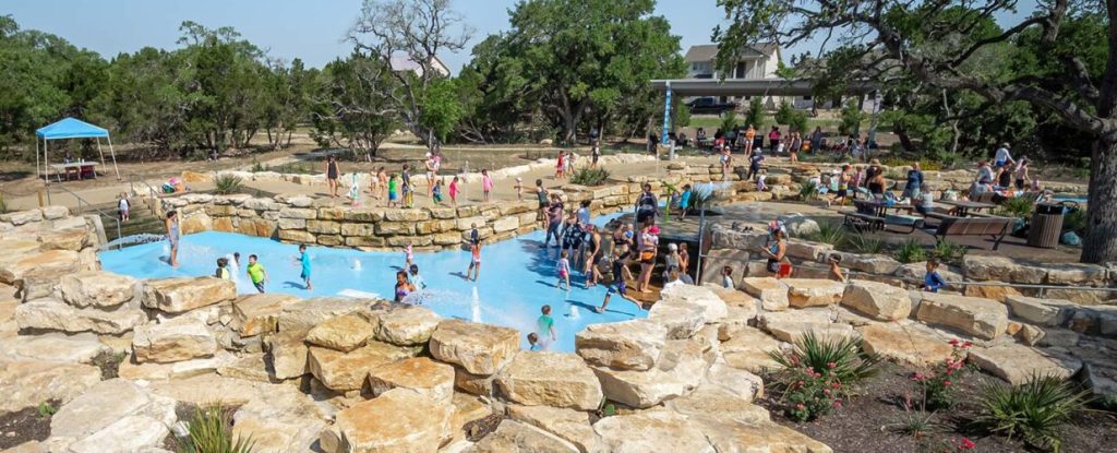 kids playing in splad pad at leander lake lakewood park 