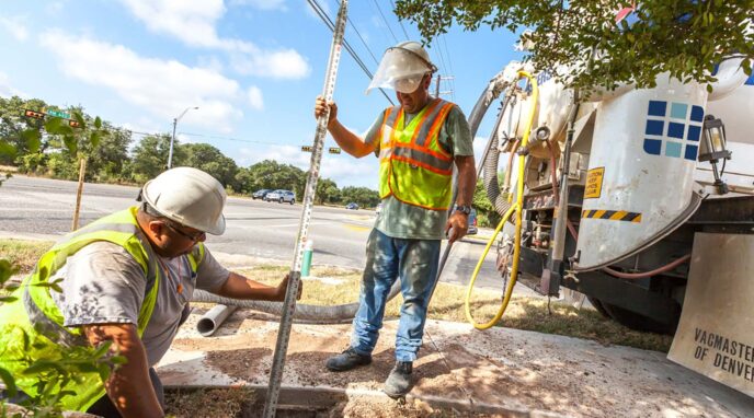 SUE field crew workers outside on Transportation project